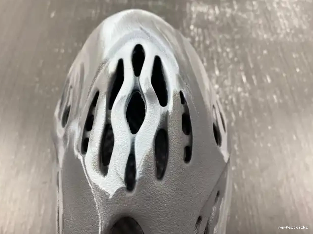 MX Granite IE4931 Yeezy Foam Adidas RNR 0520
